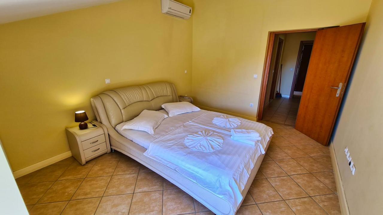 Apartments Villa Astra & Pinija Brela Dış mekan fotoğraf