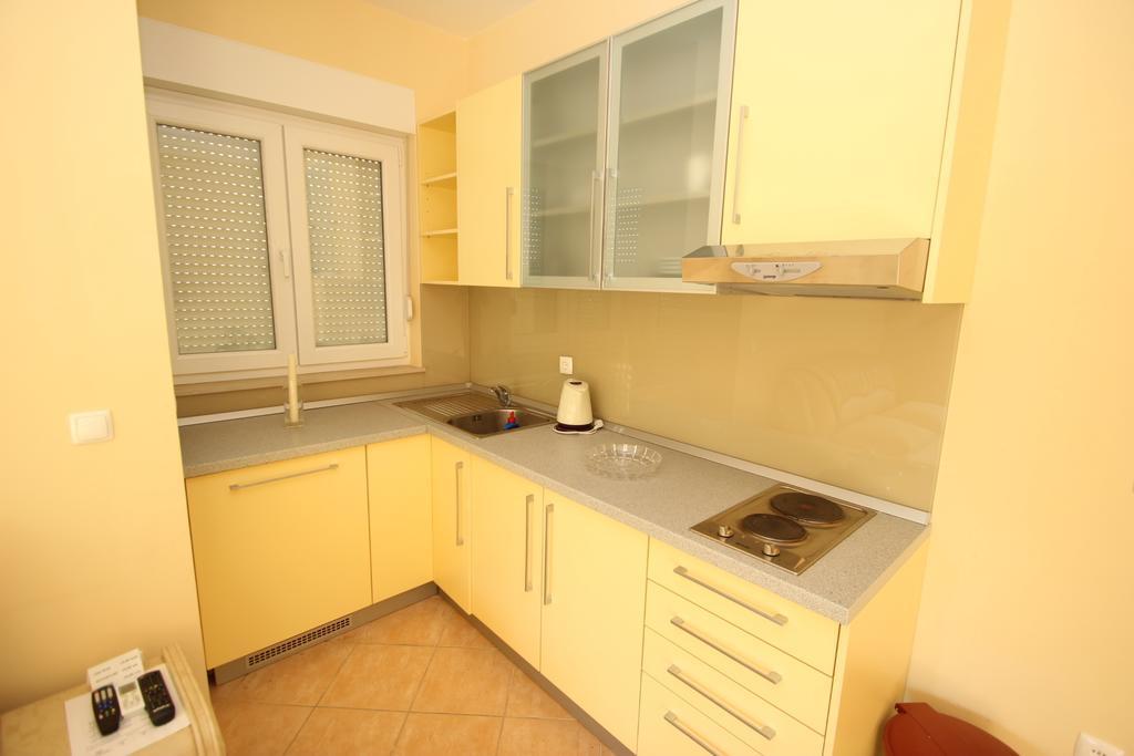 Apartments Villa Astra & Pinija Brela Oda fotoğraf