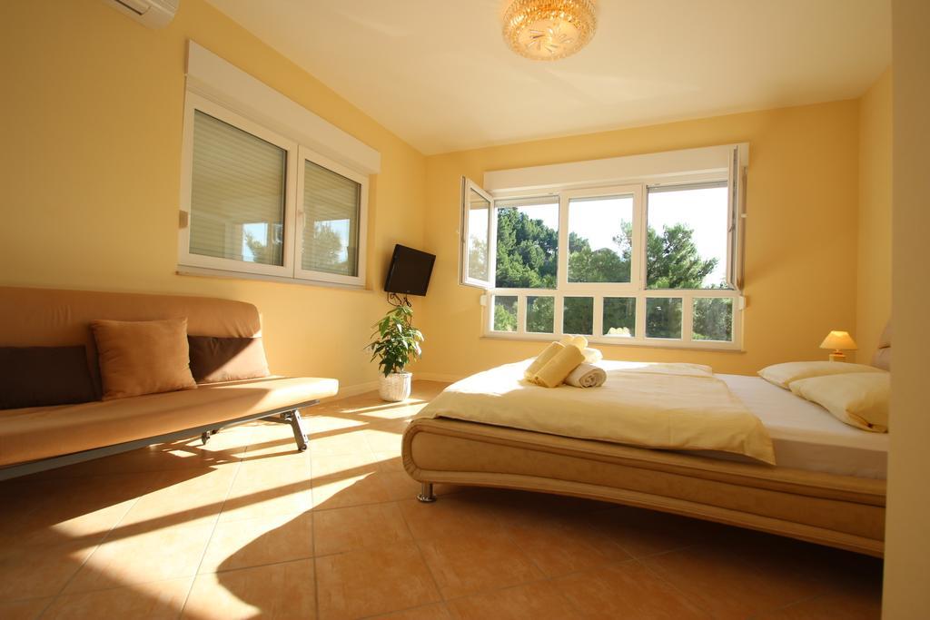 Apartments Villa Astra & Pinija Brela Oda fotoğraf