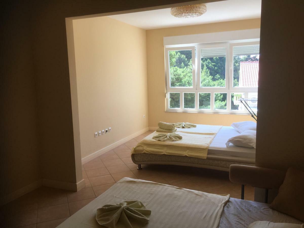 Apartments Villa Astra & Pinija Brela Dış mekan fotoğraf