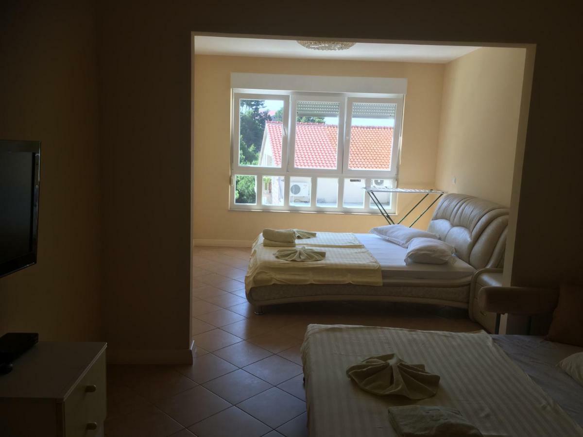 Apartments Villa Astra & Pinija Brela Dış mekan fotoğraf